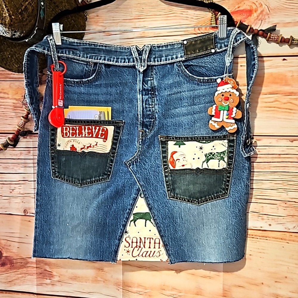 🤶🎄HANDMADE  UPCYCLED CHRISTMAS GIFT SANTA APRON W/ COOKIE ORNAMENT & SPOONS 🎁